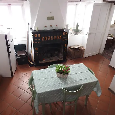 Apartment Tra Medioevo E 5 Terre
